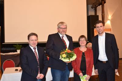 Gratulation durch den Bürgermeister von Jever, Jan Edo Albers und den Kreisvorsitzenden von Wittmund, Björn Fischer